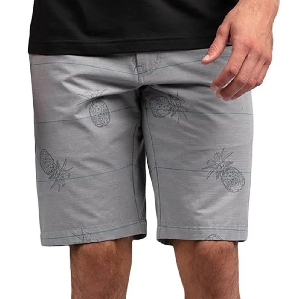 TravisMathew Men's Cohen performance golf shorts gray pineapple/striped Mens 34